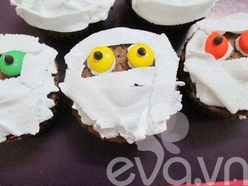 Cách làm cupcake xác ướp đón lễ Halloween