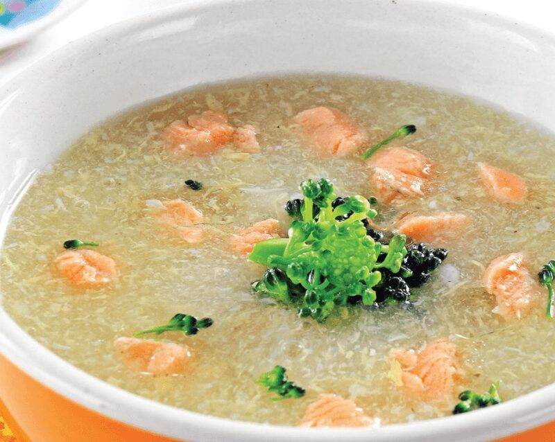 Nấu súp cá hồi ngon ngon cho bé