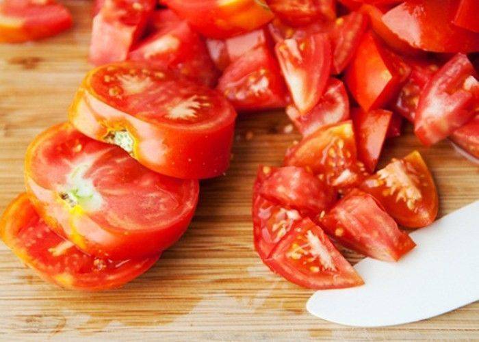 Sơ chế cà chua cho món chay