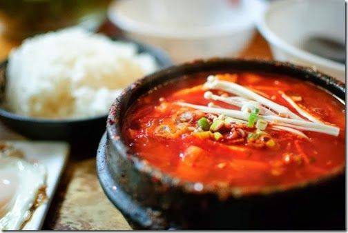 Món chay : Lẩu nấm đậu hủ Hàn Quốc .