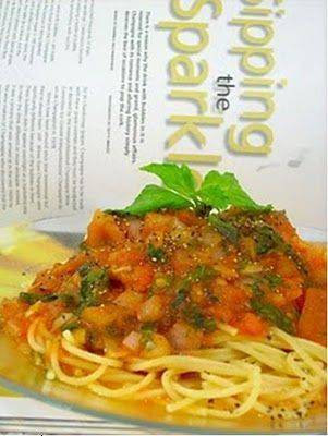 Món chay : Mì Spaghetti Nấu Xốt Cà Chua và Thảo Mộc