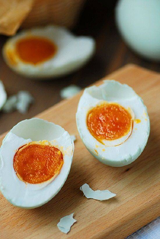 Hướng dẫn 2 cách làm trứng muối đơn giản tại nhà