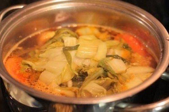 Cách làm canh hến nấu dưa cải chua vừa ngon lại cực kì tiết kiệm