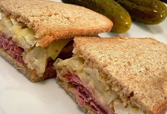 Cách làm bánh sandwich kẹp thịt bò bắp cải ngon tuyệt