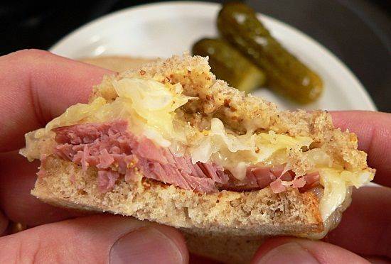 Cách làm bánh sandwich kẹp thịt bò bắp cải ngon tuyệt