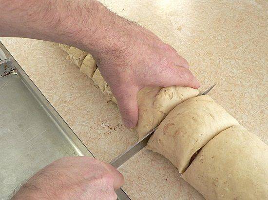 Cách làm bánh bông lan quế ngon mê li