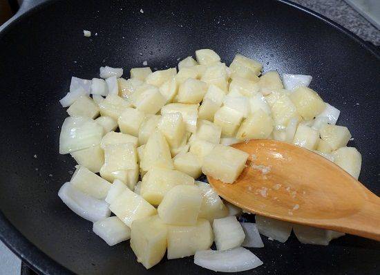 Cách làm khoai tây xào xì dầu cực đơn giản