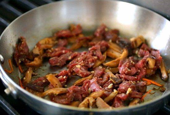 Cách làm miến xào thịt bò rau củ kiểu Hàn