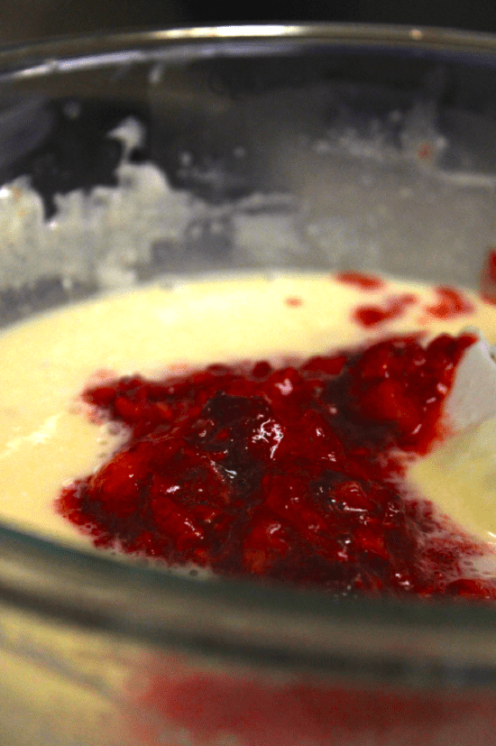 Cách làm bánh kem dâu tây mát lạnh cho ngày hè