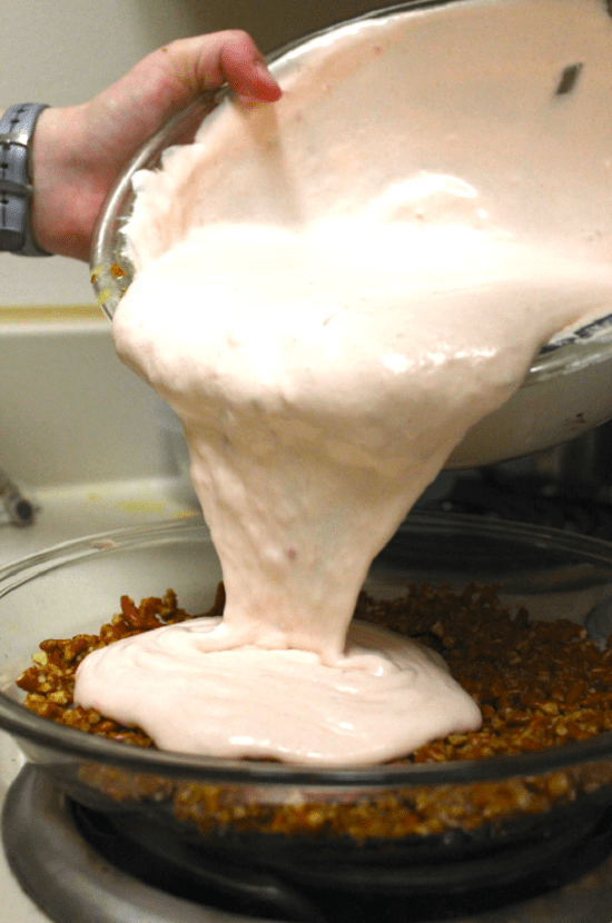 Cách làm bánh kem dâu tây mát lạnh cho ngày hè