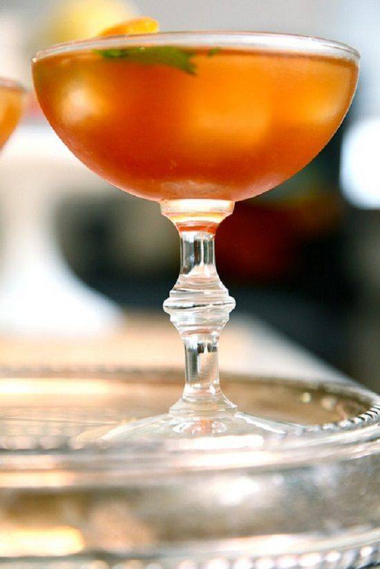 Cách làm cocktail trà đen với rượu whisky cực hấp dẫn