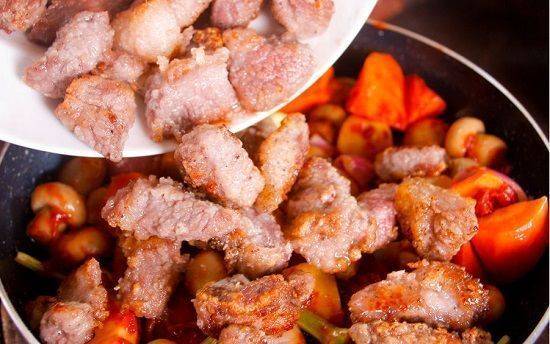 Cách làm món thịt bò hầm nấm kiểu Pháp