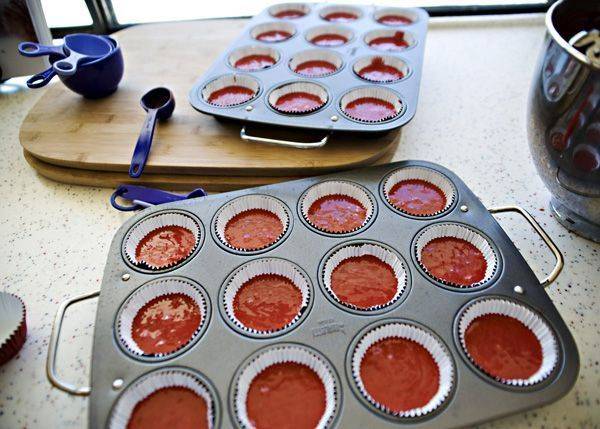 Cách làm bánh cupcake red velvet thật đơn giản thơm ngon