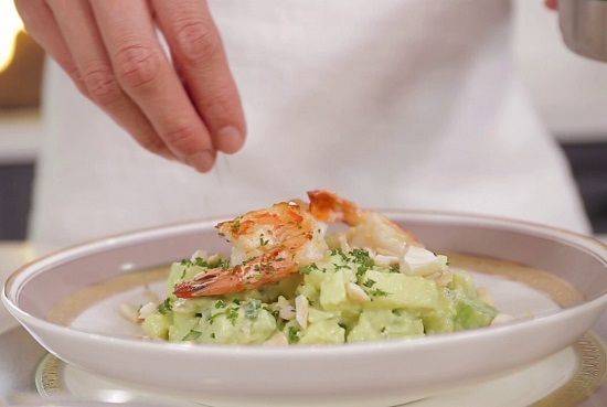 Cách làm salad hải sản ngon mê li
