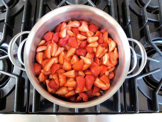 Cách làm siro dâu tây giải nhiệt ngày hè