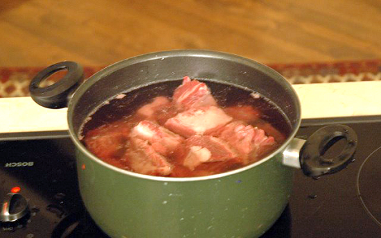 Cách làm sườn lợn om rau củ kiểu Hàn