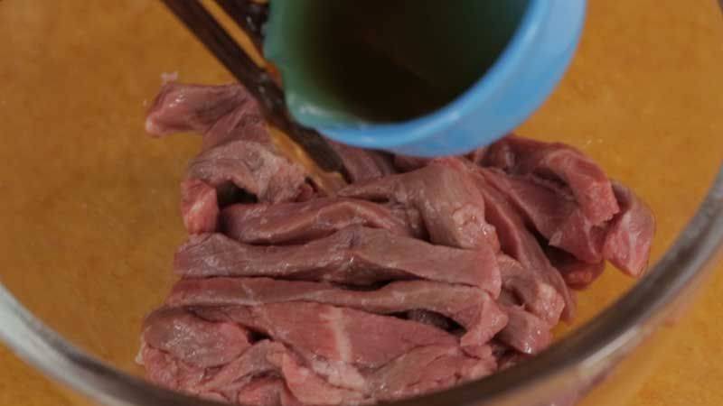 Cách làm thịt bò xào cần tây thơm ngon cho bữa tối