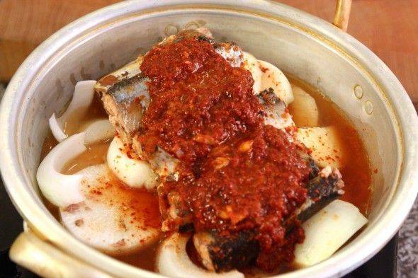 Cách nấu cá thu đao om củ cải kiểu Hàn cực ngon cơm