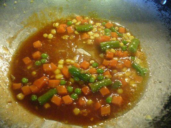 Cách làm món thịt gà xào rau củ chua ngọt