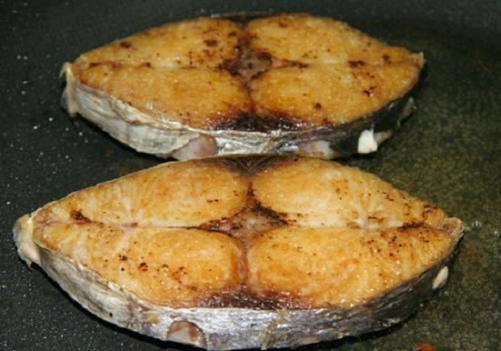 Cách chế biến món cá thu kho nước dừa thơm ngon như nhà hàng