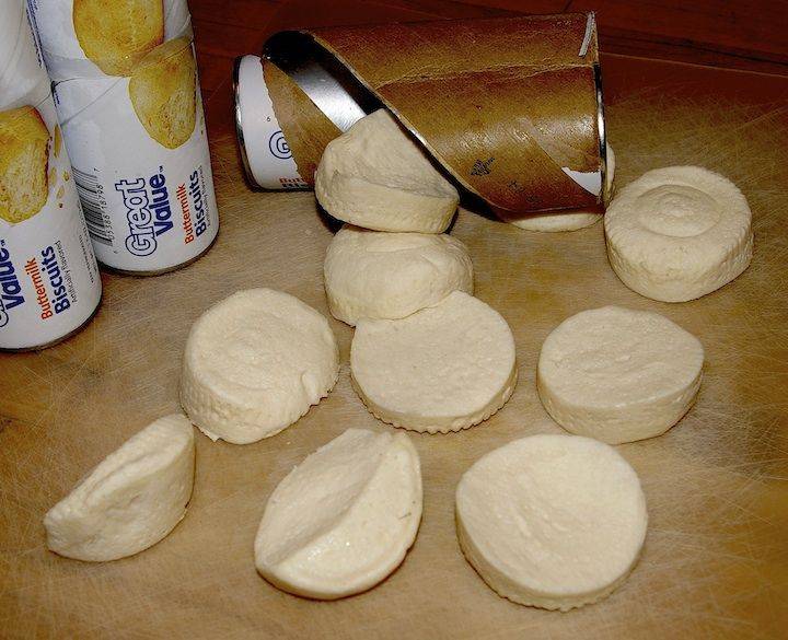 Cách làm bánh quy bọc xúc xích thơm ngon mới lạ cho bữa sáng