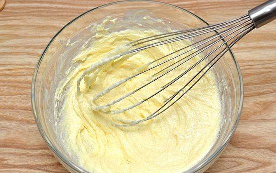 Cách làm bánh bông lan kẹp kem béo ngậy