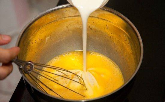 Cách làm món bánh bao ngọt nhân trứng sữa thơm ngon mới lạ