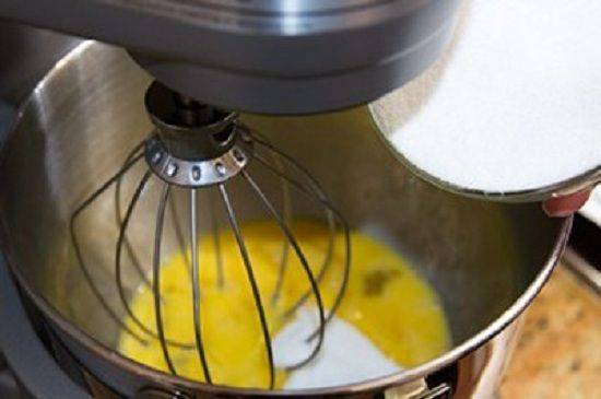 Cách làm kem bánh gato cuộn