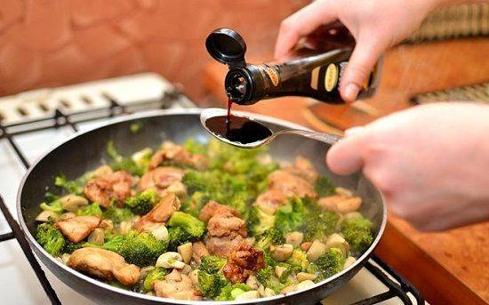 Cách làm món gà chiên sốt rau củ đơn giản