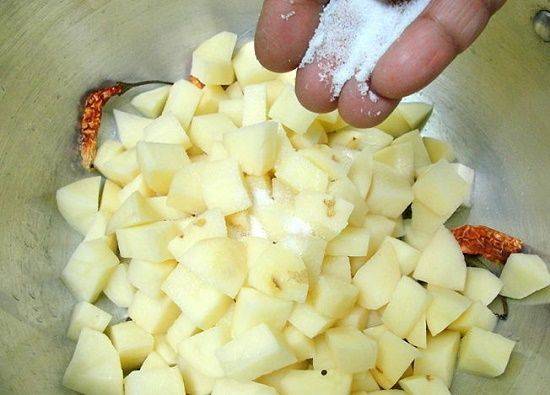 Cách làm món khoai tây cay cho bữa cơm ngày đông