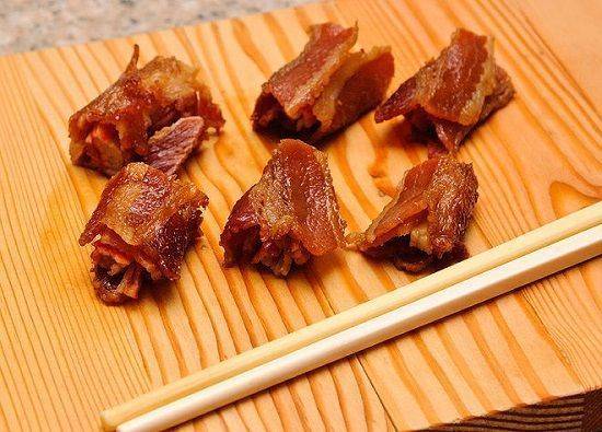 Cách làm thịt heo cuộn rau củ phong cách Nhật.