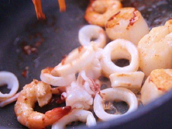 Cách làm mỳ Ý hải sản ngon chuẩn vị nhà hàng