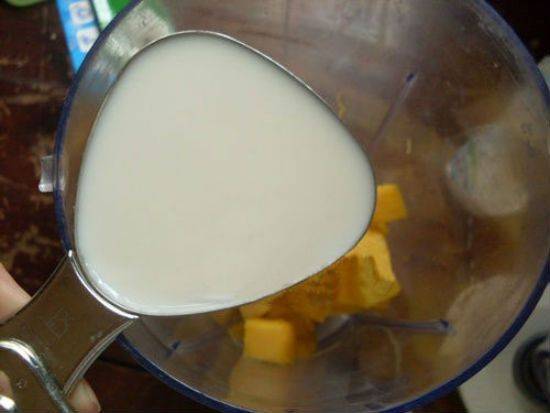 Tự làm sinh tố xoài với sữa tươi tại nhà