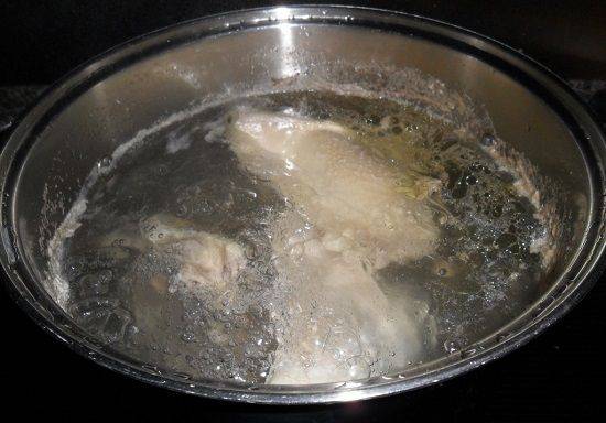 Cách làm soup gà và xúc xích tuyệt ngon