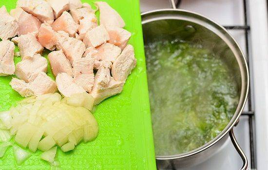 Cách làm soup kem bông cải xanh giải nhiệt cơ thể