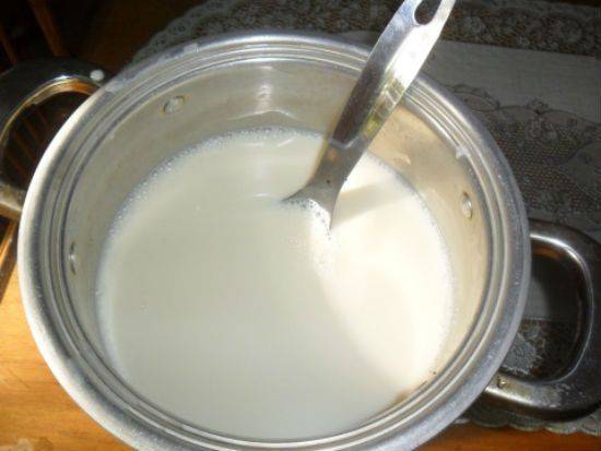 Tập làm sữa hạt sen đơn giản tại nhà
