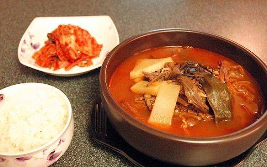 Cách làm súp cay thịt bò và rau kiểu Hàn
