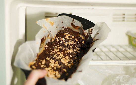 Cách làm thanh kẹo socola đậu phộng ngọt ngào