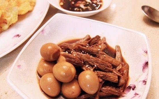 Cách làm thịt bò om trứng cút kiểu Hàn