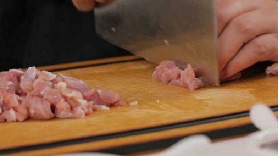 Cách làm món thịt gà xào nấm đơn giản mà ngon