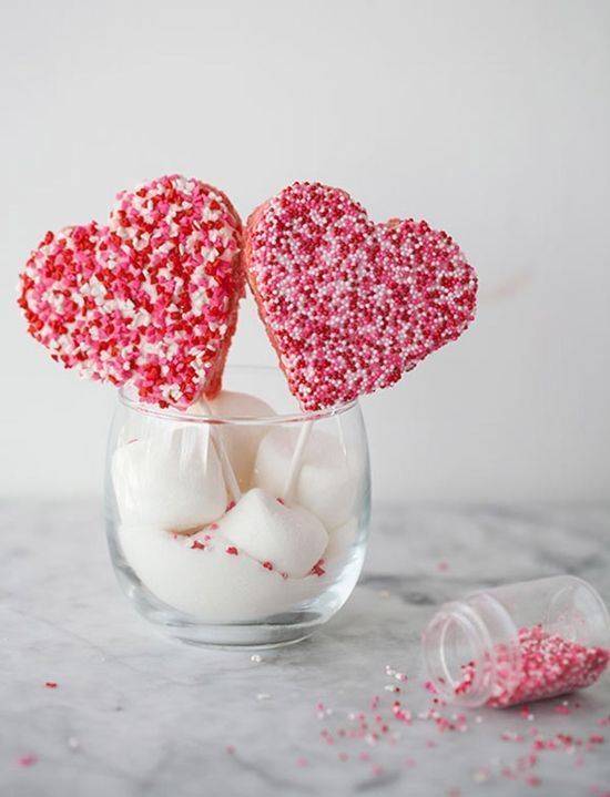 Tạo bánh trái tim từ bỏng gạo ngọt ngào cho ngày Valentine  