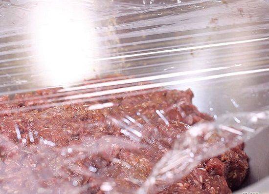Cách làm xúc xích thịt heo siêu nhanh cực ngon
