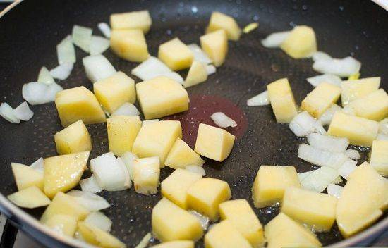 Cách nấu canh khoai tây thịt heo thơm ngon