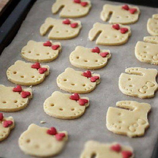 Cách làm bánh quy Hello Kitty đáng yêu