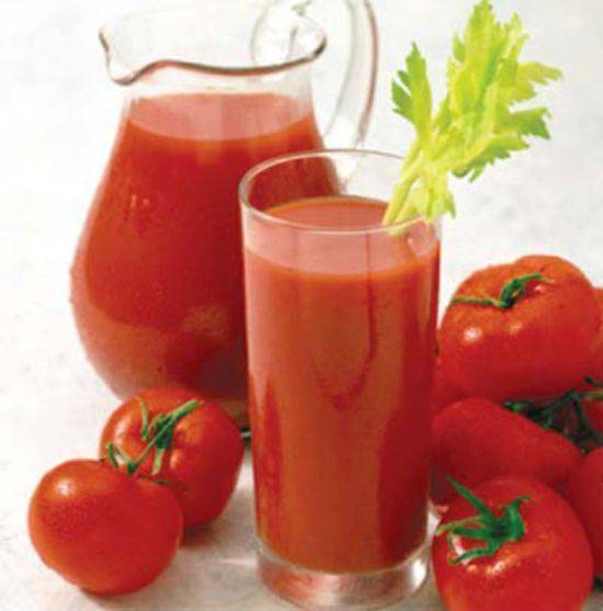 Làm sinh tố cà chua cho da sáng dáng xinh