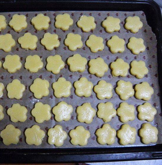 Cách làm bánh quy hoa mai đãi khách ngày Tết