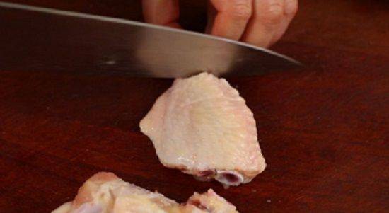 Cách làm món cánh gà chiên đậu phộng giòn tan ngon miệng