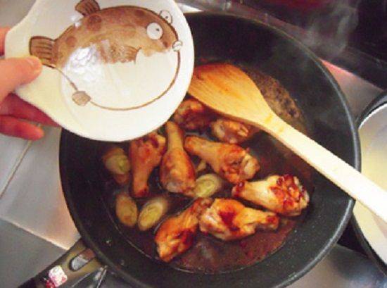 Cách làm món cánh gà om bí đỏ thơm ngon cho ngày lạnh
