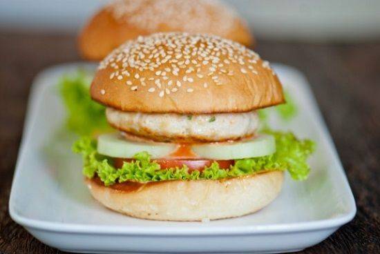 Cách làm hamburger gà siêu nhanh