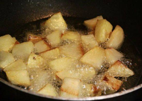 Cách nấu khoai tây xào thịt gà ngon miễn chê
